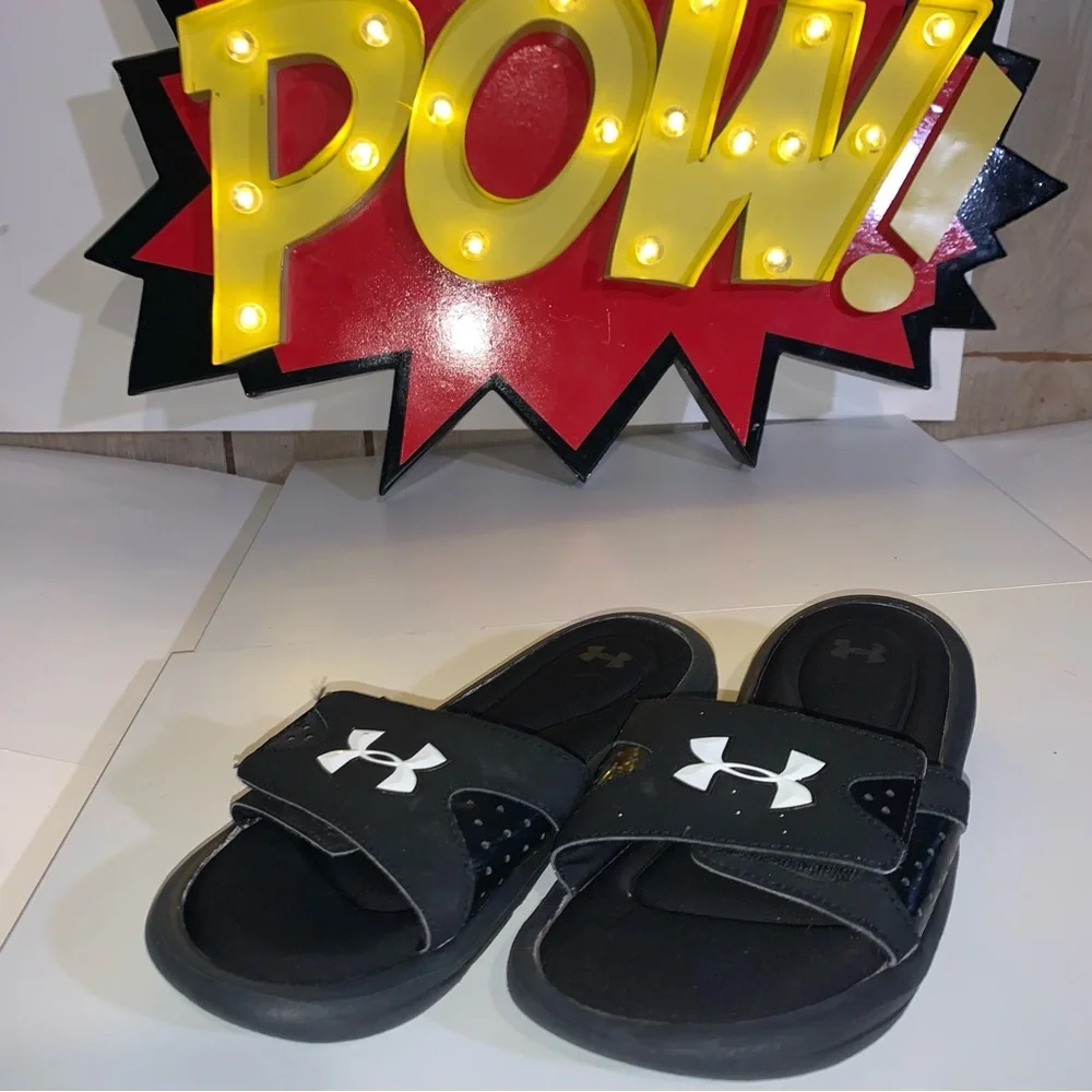 Under Armour Used Size 5Y Youth Great Condition Black and White Sandals / Slides